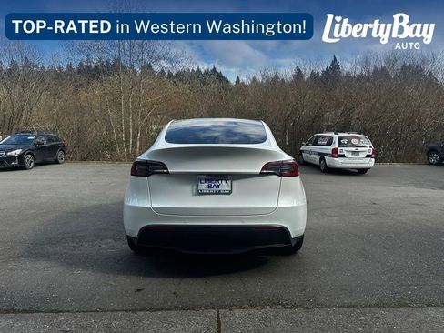 Used 2021 Tesla Model Y Long Range image 11