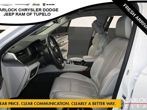Used 2023 Jeep Grand Cherokee Overland w/ Luxury Tech Group IV AWD/4WD image 12