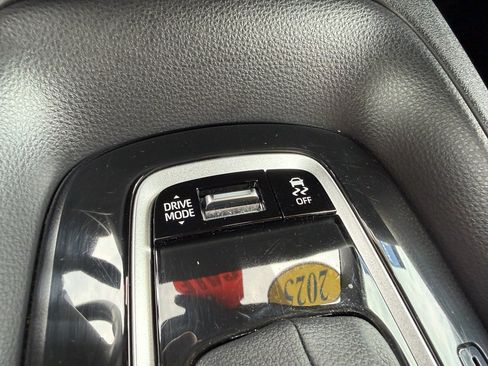 Used 2025 Toyota Corolla SE FWD image 28