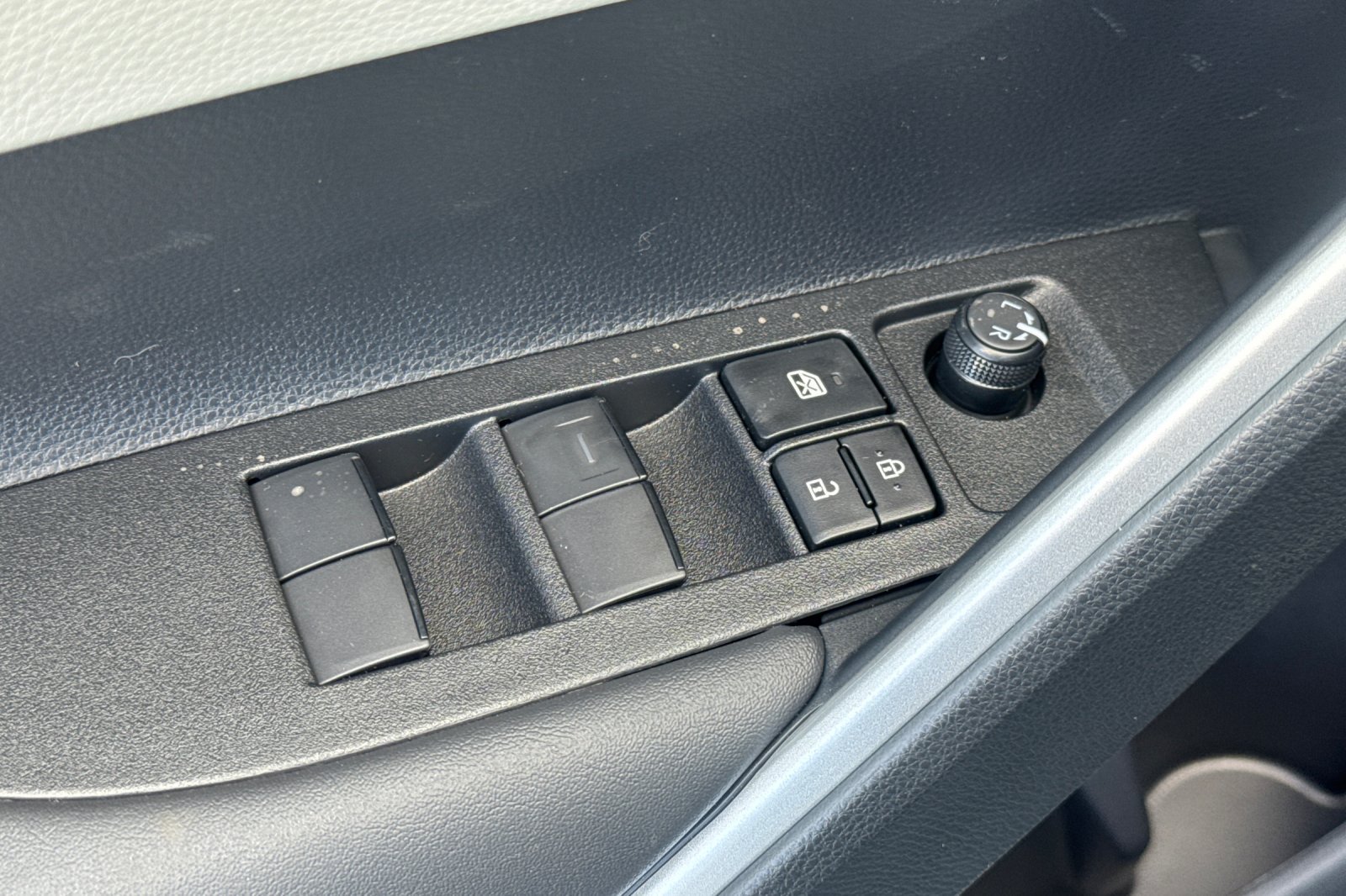 New 2026 Toyota Corolla Cross LE w/ Moonroof Package FWD image 14