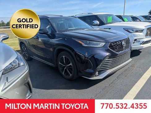 Used 2021 Toyota Highlander XSE FWD image 2