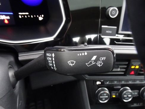 Used 2022 Volkswagen Jetta SE image 25