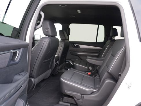 Used 2025 Buick Enclave Preferred image 18