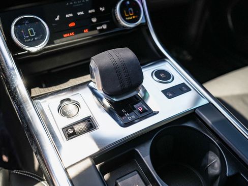 Used 2024 Jaguar XF R-Dynamic SE RWD image 19
