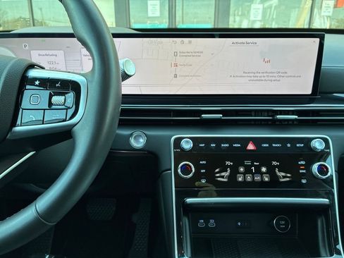 Used 2025 Genesis GV80 2.5T Standard AWD/4WD image 18