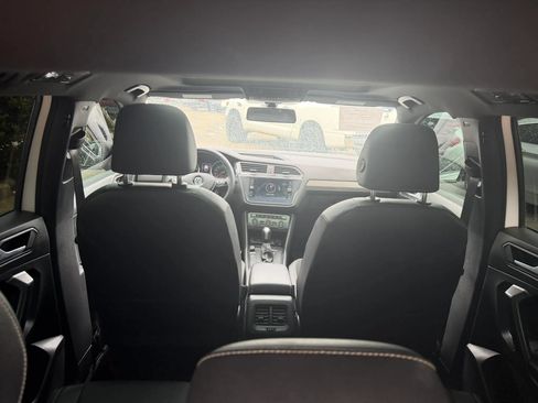Used 2021 Volkswagen Tiguan SE FWD image 11