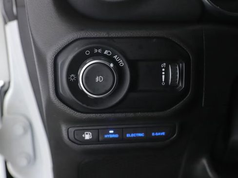 Used 2023 Jeep Wrangler Unlimited Sahara w/ Cold Weather Group AWD/4WD image 18