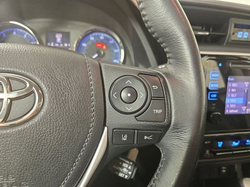 Used 2018 Toyota Corolla L image 16