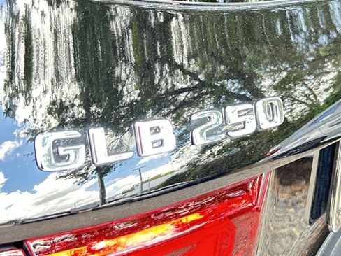 Used 2023 Mercedes-Benz GLB 250 image 8
