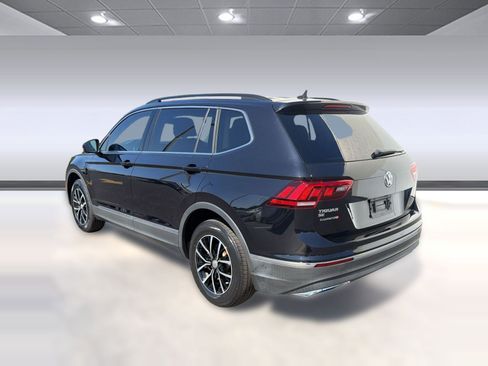 Used 2021 Volkswagen Tiguan SE w/ Panoramic Sunroof Package FWD image 3