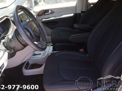 Used 2023 Chrysler Voyager LX FWD image 12