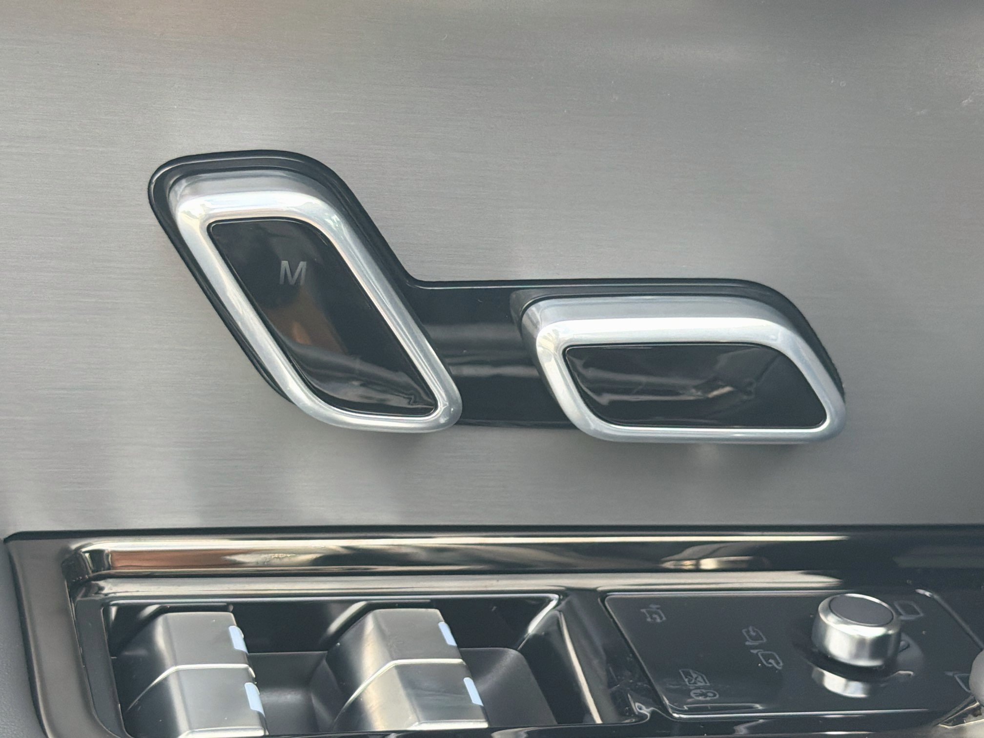 New 2027 Land Rover Range Rover Sport SE AWD/4WD image 26