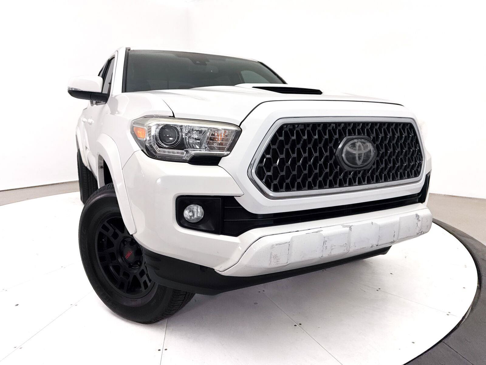 Used 2018 Toyota Tacoma TRD Sport w/ Technology Package RWD image 7