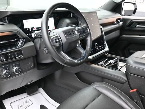 Used 2025 GMC Yukon XL Denali AWD/4WD image 14