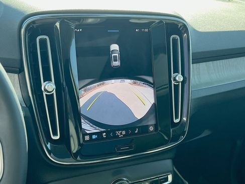 Certified 2023 Volvo XC40 B5 Plus w/ Protection Package Premier image 19