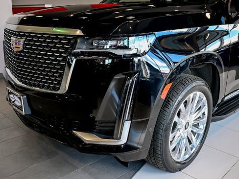 Used 2023 Cadillac Escalade ESV Premium Luxury image 9
