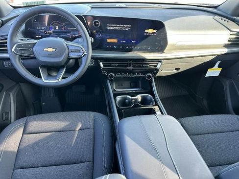 New 2026 Chevrolet Traverse LT w/ LPO, Floor Liner Package FWD image 6