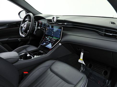 New 2025 Maserati Grecale Modena image 13