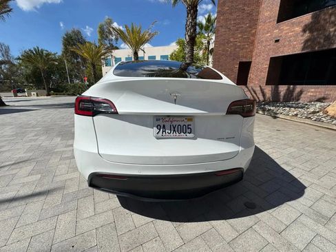 Used 2022 Tesla Model Y Long Range AWD/4WD image 9