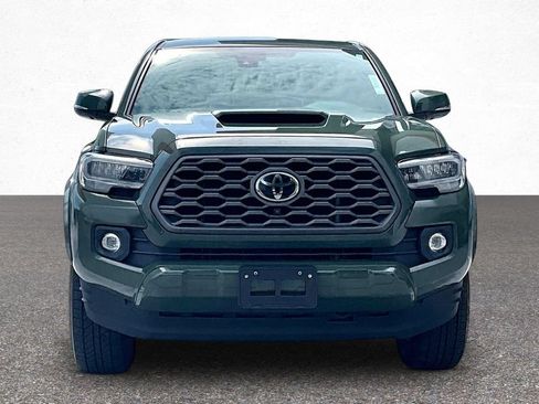 Used 2022 Toyota Tacoma TRD Sport w/ TRD Premium Sport Package RWD image 4
