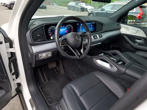 Used 2024 Mercedes-Benz GLS 450 4MATIC image 20