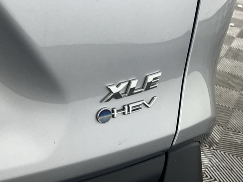Used 2025 Toyota RAV4 XLE AWD/4WD image 28