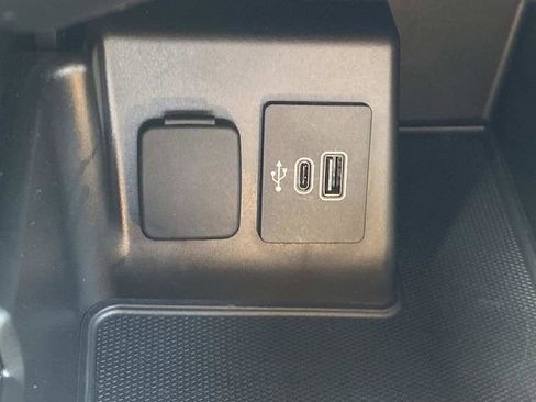 Used 2025 Ford Explorer Active RWD image 30