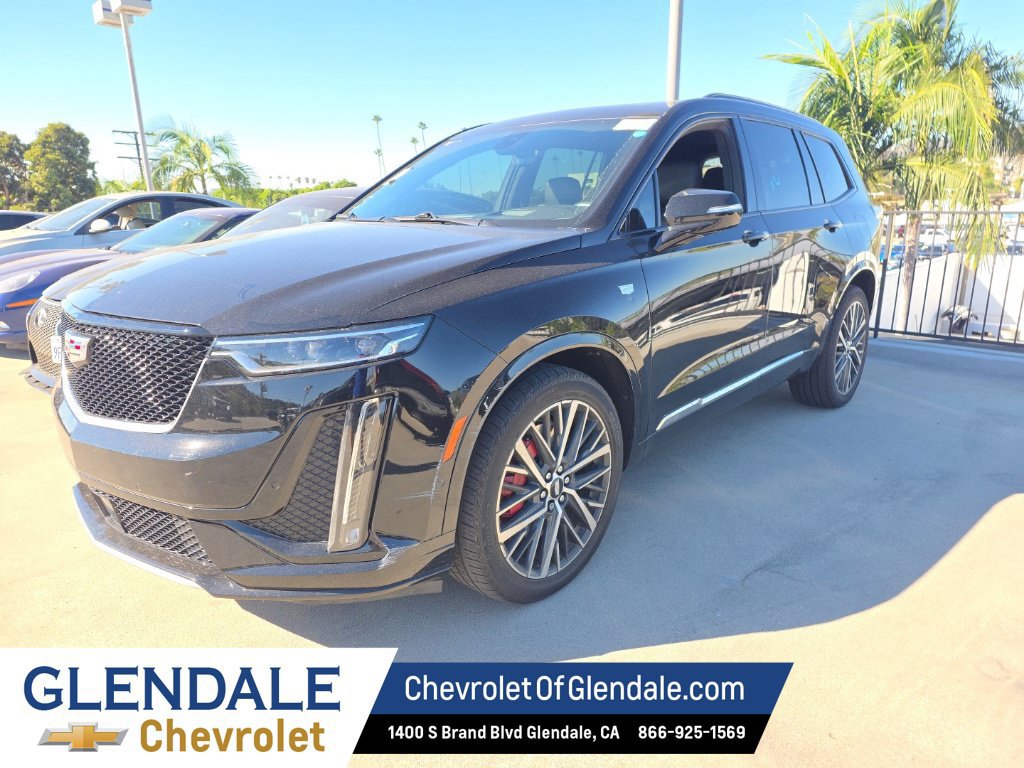 Used 2023 Cadillac XT6 Sport w/ Technology Package AWD/4WD image 3