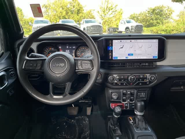 Used 2024 Jeep Gladiator Sport AWD/4WD image 14