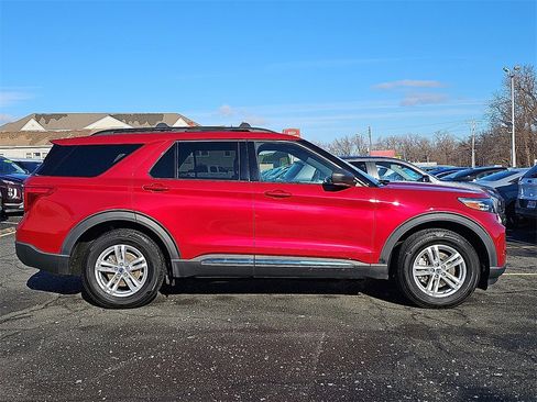 Used 2020 Ford Explorer XLT w/ Equipment Group 202A image 7