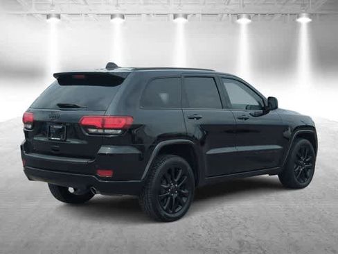 Used 2019 Jeep Grand Cherokee Altitude AWD/4WD image 8