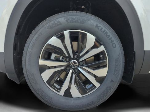 New 2026 Volkswagen Atlas SE image 47