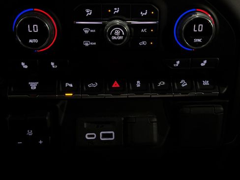 Used 2022 Chevrolet Silverado 2500 LT w/ Texas Edition AWD/4WD image 11