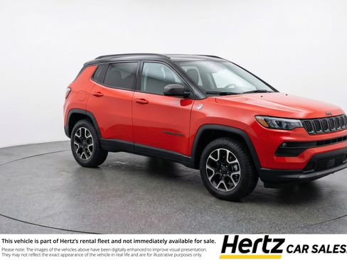 Used 2025 Jeep Compass Trailhawk AWD/4WD image 1