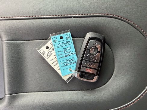 Used 2025 Ford Expedition Active image 41