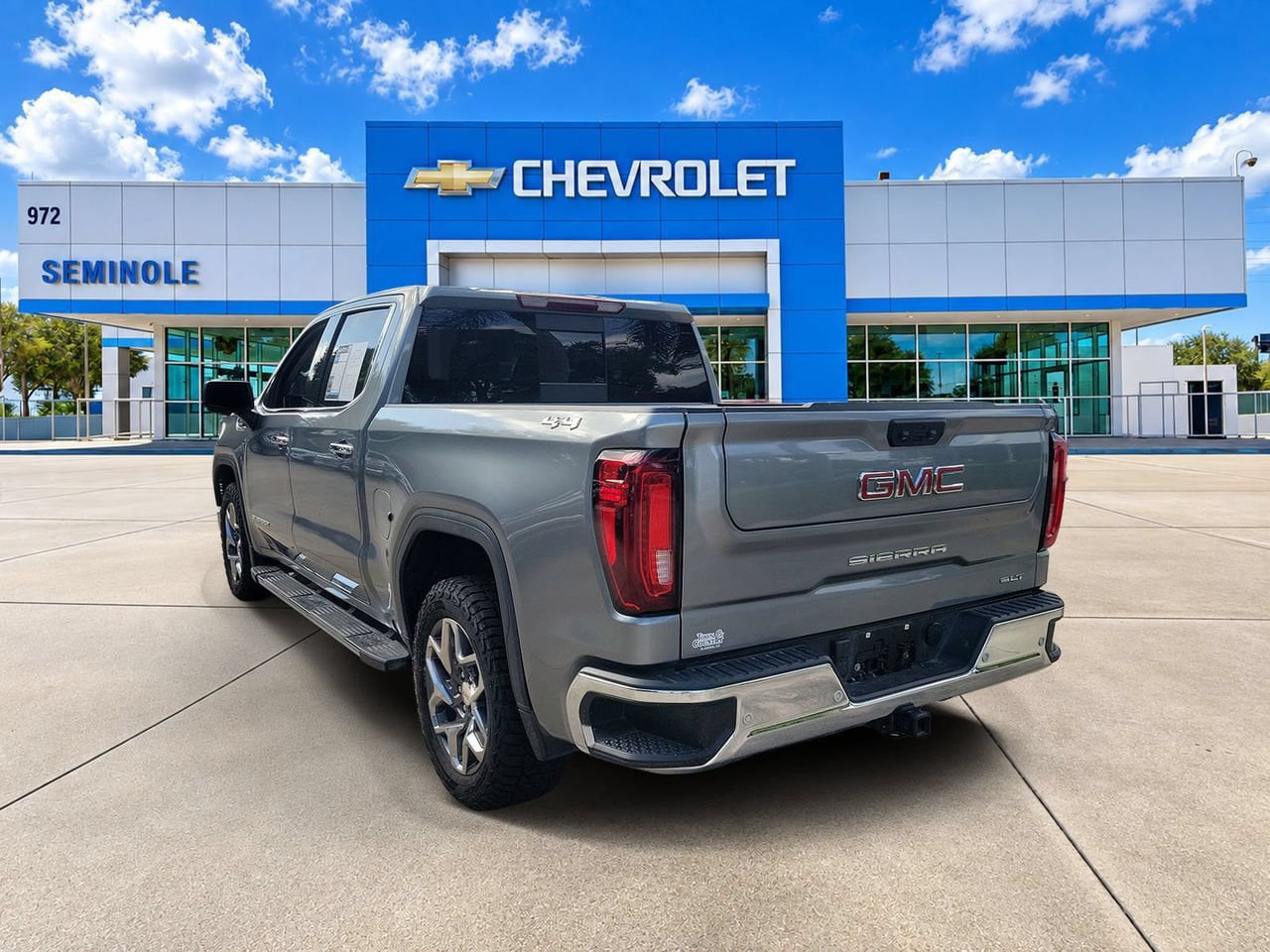 Used 2023 GMC Sierra 1500 SLT w/ SLT Premium Package AWD/4WD image 4