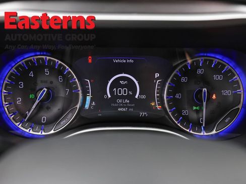 Used 2021 Chrysler Pacifica Touring-L FWD image 18