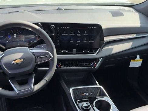 New 2026 Chevrolet Equinox LT w/ Convenience Package II image 12