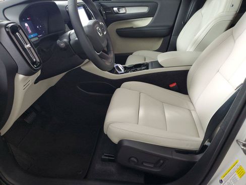Certified 2026 Volvo XC40 B5 Plus w/ Climate Package AWD/4WD image 21