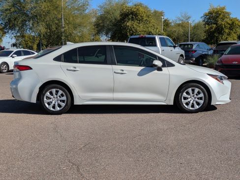 Used 2023 Toyota Corolla LE image 2