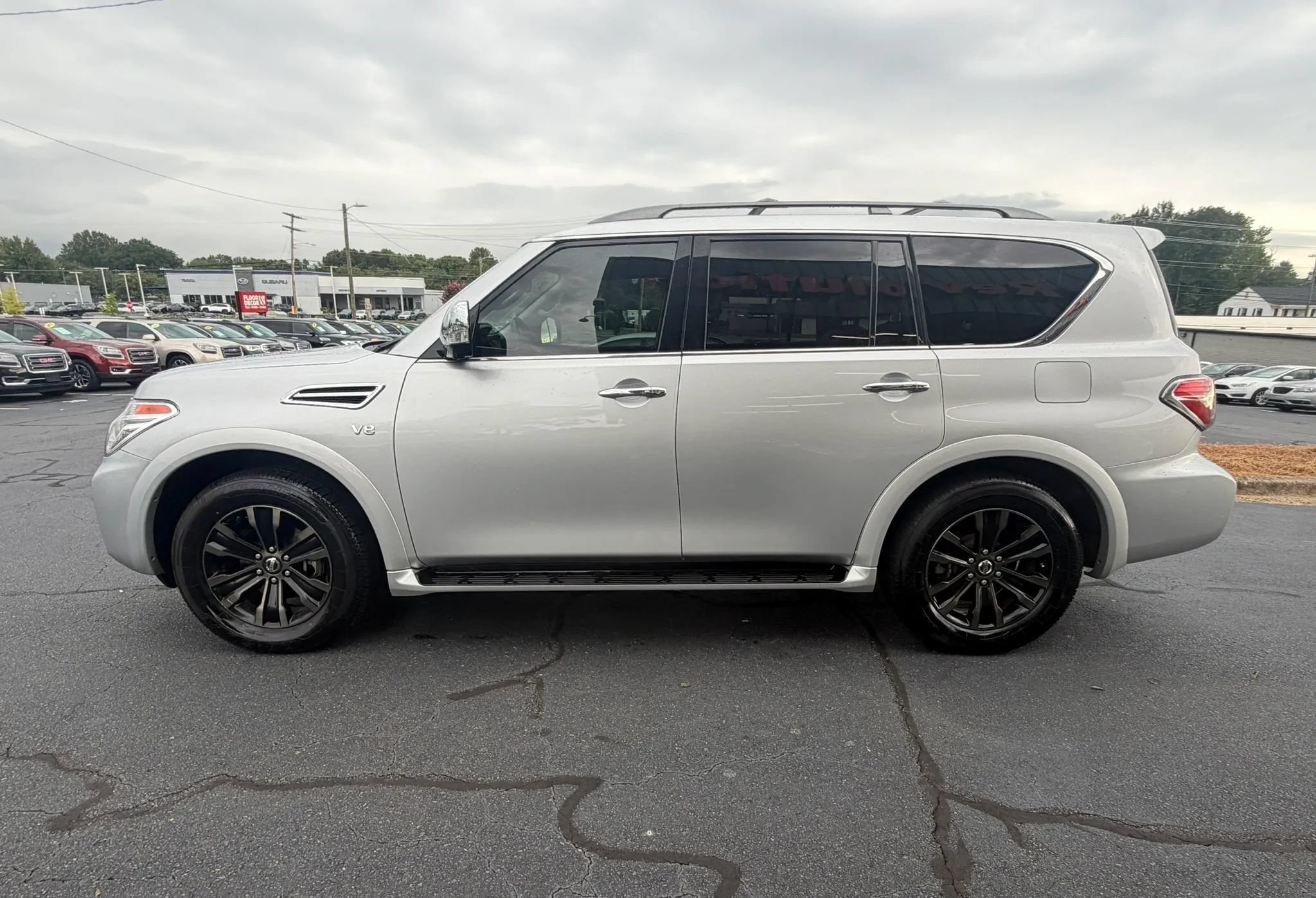 Used 2019 Nissan Armada Platinum w/ Captain's Chairs Package RWD image 4