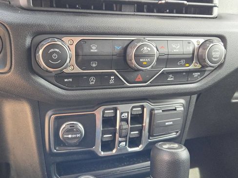 Used 2024 Jeep Wrangler Unlimited Sport AWD/4WD image 25