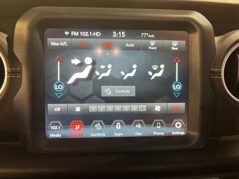 Used 2022 Jeep Wrangler Unlimited Sahara w/ Cold Weather Group AWD/4WD image 24