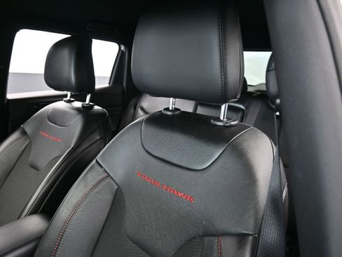 Used 2023 Jeep Compass Trailhawk image 16