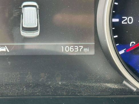 Used 2024 Kia Carnival EX FWD image 26