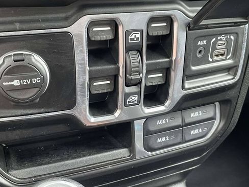 Used 2022 Jeep Wrangler Unlimited Sahara w/ Cold Weather Group AWD/4WD image 13