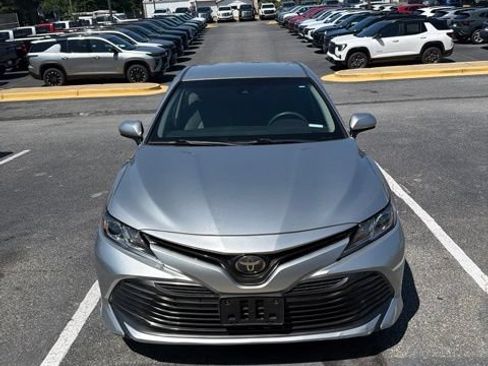 Used 2018 Toyota Camry LE FWD image 1