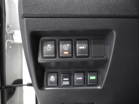Used 2017 Nissan Rogue SV w/ Sun & Sound Touring Package AWD/4WD image 18