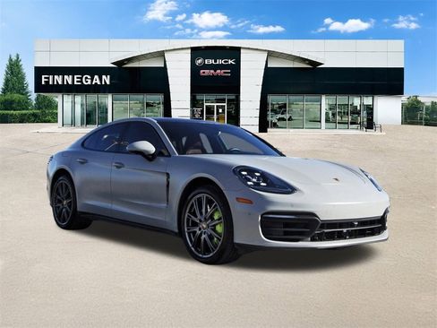 Used 2022 Porsche Panamera 4 image 1
