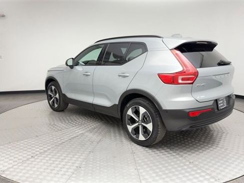Certified 2025 Volvo XC40 B5 Plus image 4